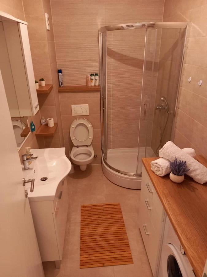 מוסטר Moon Apartment מראה חיצוני תמונה